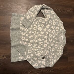 Old Navy Gray and Cream Patterned Sweater